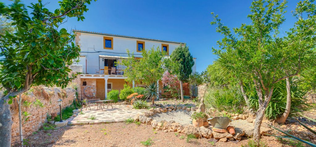 Finca holiday for groups in mallorca, the house