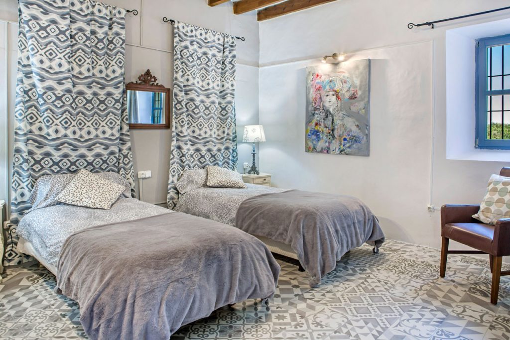 finca twin bedroom